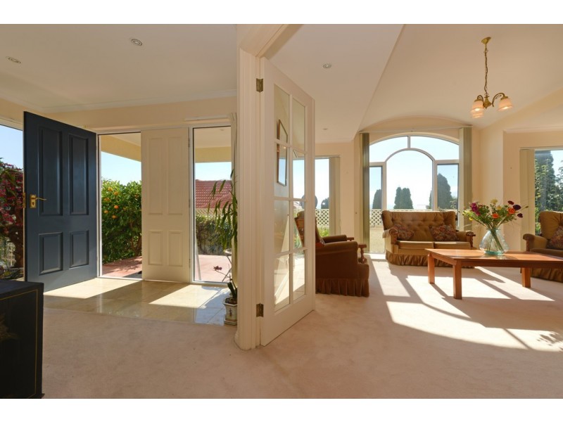 2/17 Rose Court, Sandy Bay TAS 7005