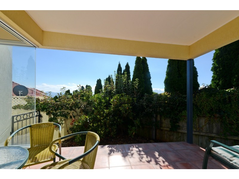 2/17 Rose Court, Sandy Bay TAS 7005