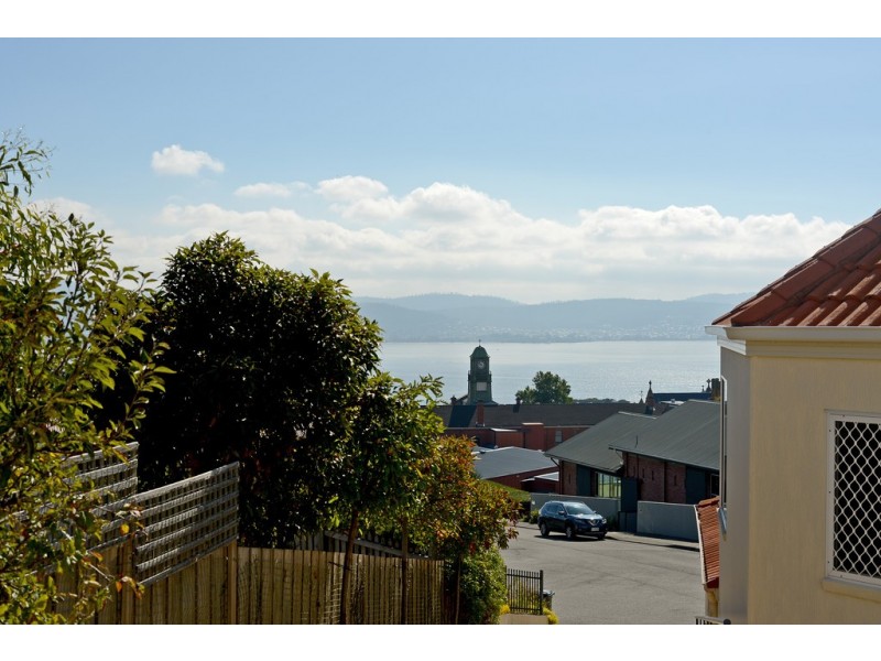2/17 Rose Court, Sandy Bay TAS 7005