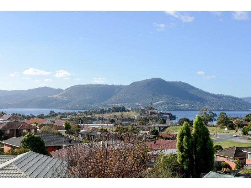 14 Chandos Drive, Berriedale TAS 7011