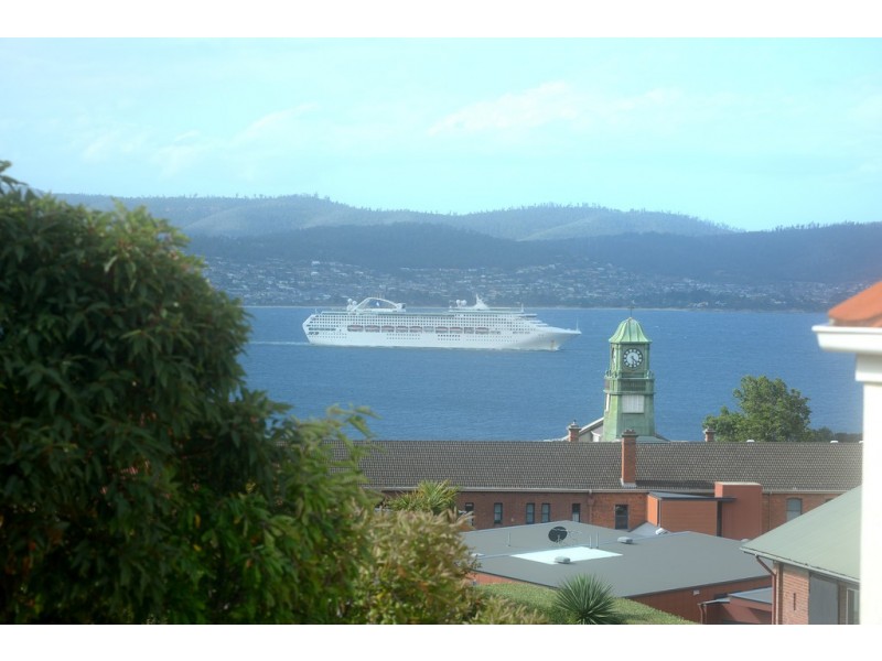 2/17 Rose Court, Sandy Bay TAS 7005