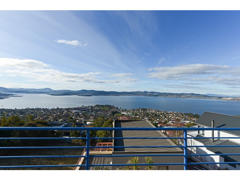 53 Nicholas Drive, Sandy Bay TAS 7005
