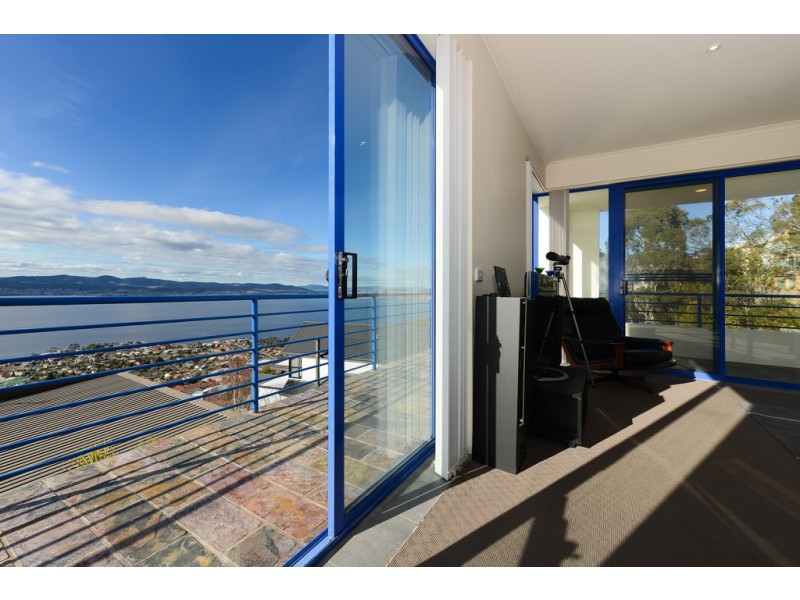 53 Nicholas Drive, Sandy Bay TAS 7005
