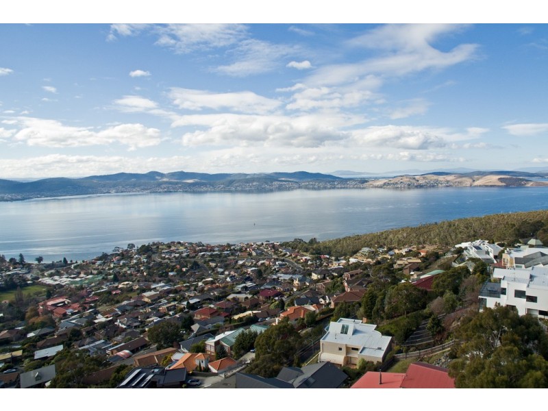 53 Nicholas Drive, Sandy Bay TAS 7005