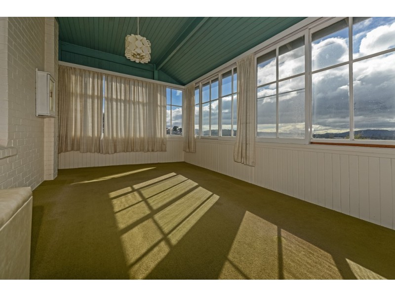 6 Watkins Avenue, West Hobart TAS 7000