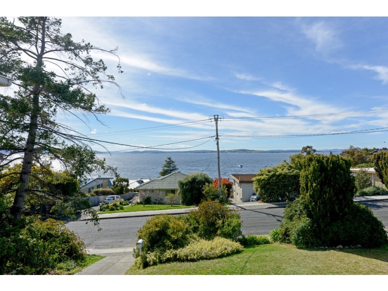 84 Wells Parade, Blackmans Bay TAS 7052
