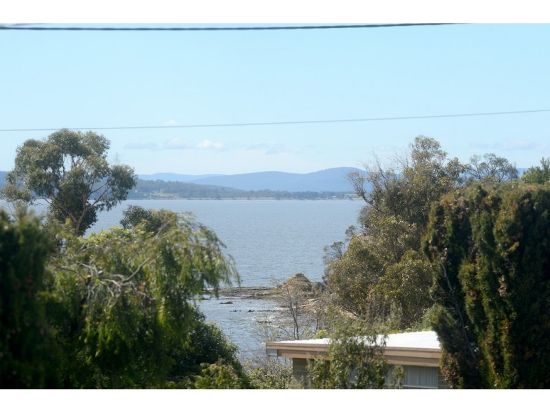 84 Wells Parade, Blackmans Bay TAS 7052