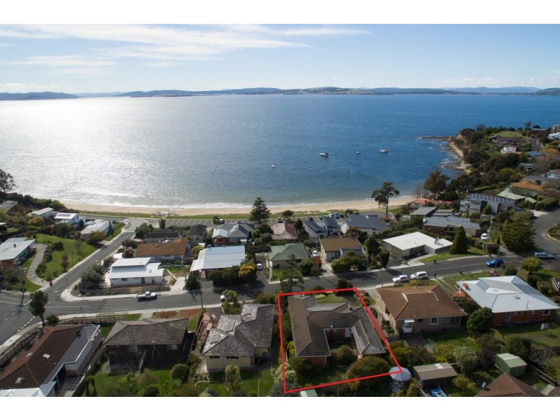 84 Wells Parade, Blackmans Bay TAS 7052