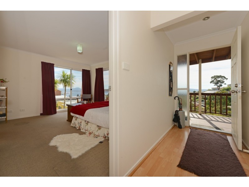 10 Sunvale Avenue, Sandy Bay TAS 7005