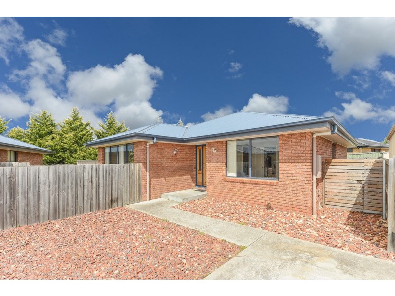 2/21 Alice Place, Brighton TAS 7030