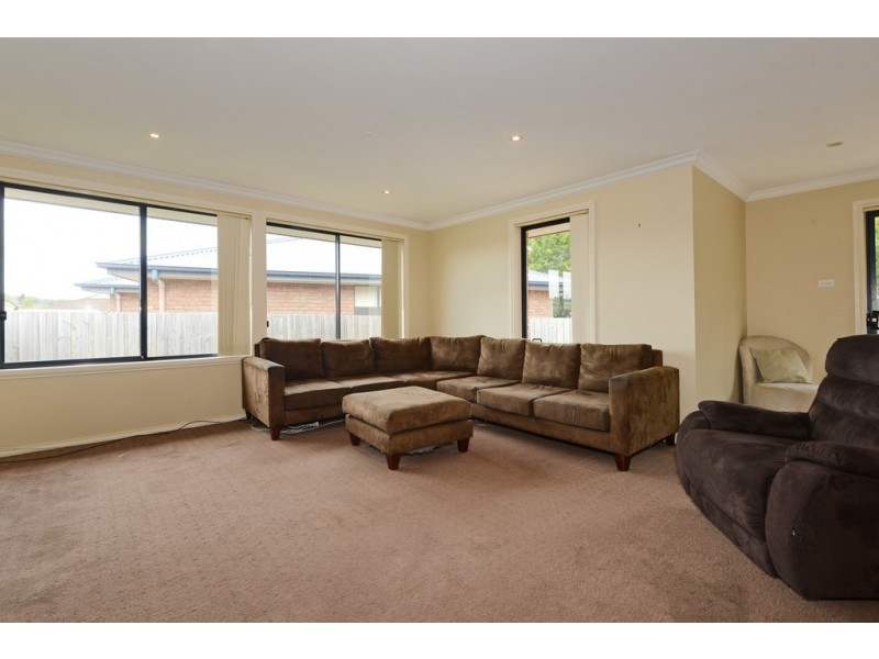 2/21 Alice Place, Brighton TAS 7030