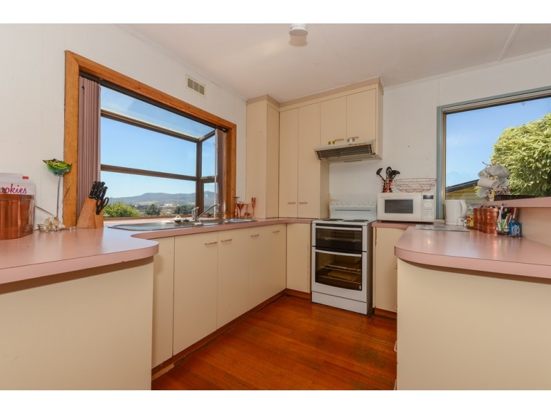 8 Tooma Avenue, Berriedale TAS 7011