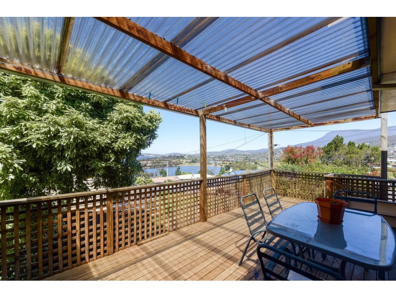 8 Tooma Avenue, Berriedale TAS 7011