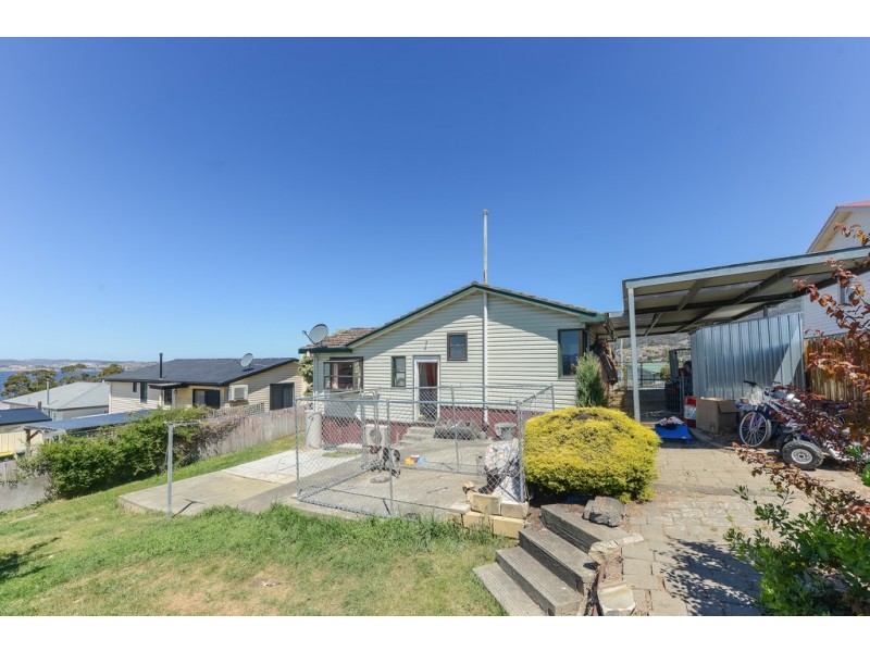8 Tooma Avenue, Berriedale TAS 7011