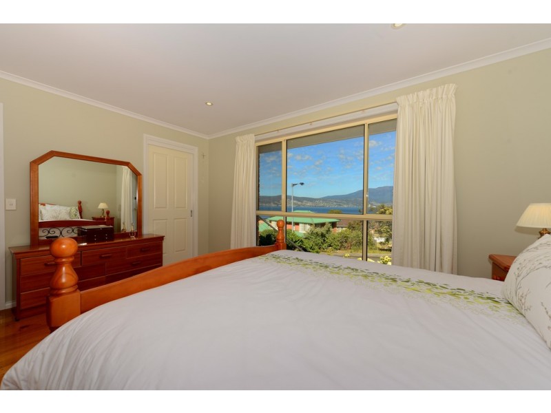 13 Fairisle Terrace, Howrah TAS 7018
