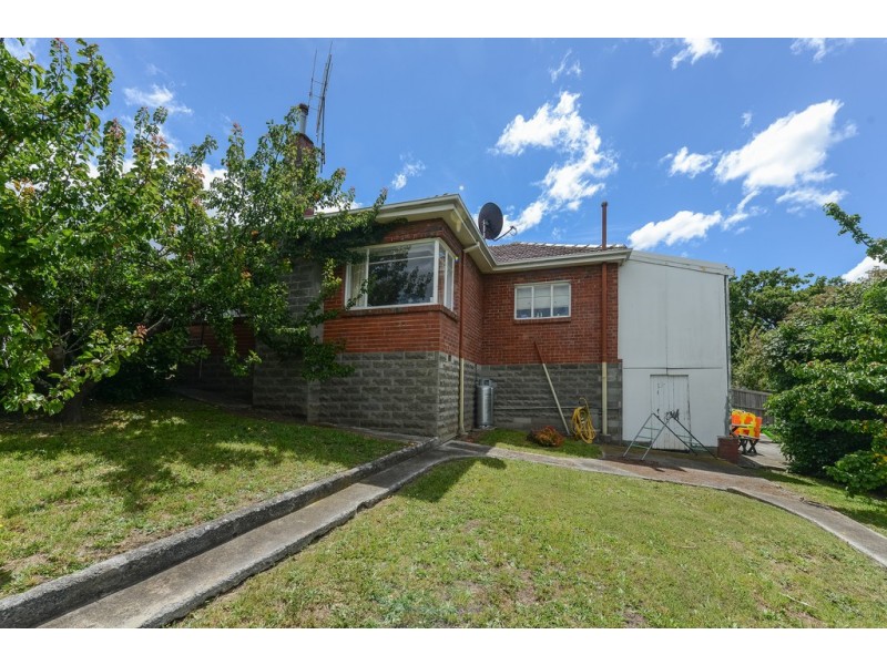11 Hurlstone Crescent, Moonah TAS 7009