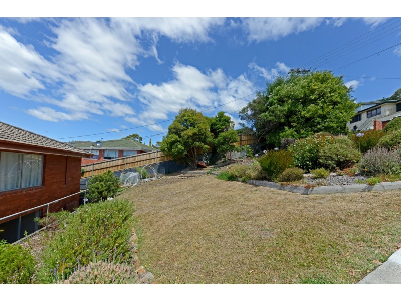 2/8 Wallace Avenue, Lenah Valley TAS 7008