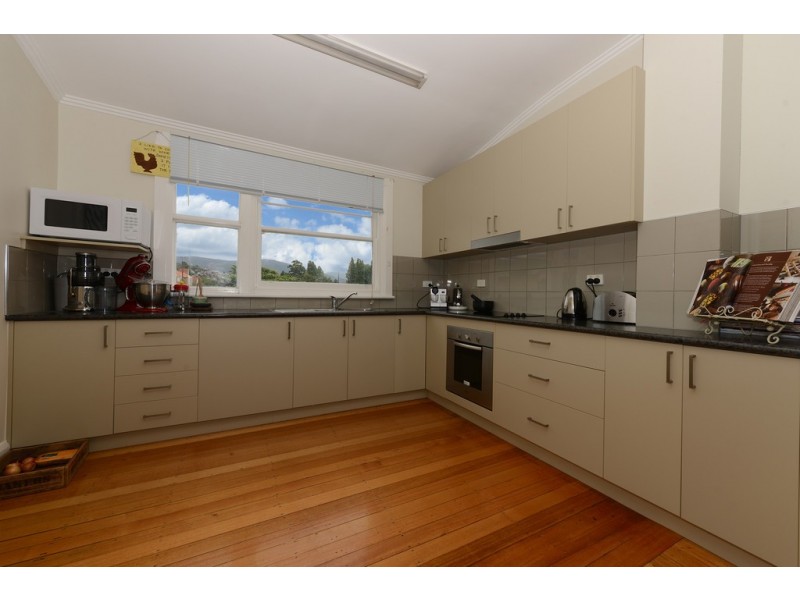 42 Tower Road, New Town TAS 7008