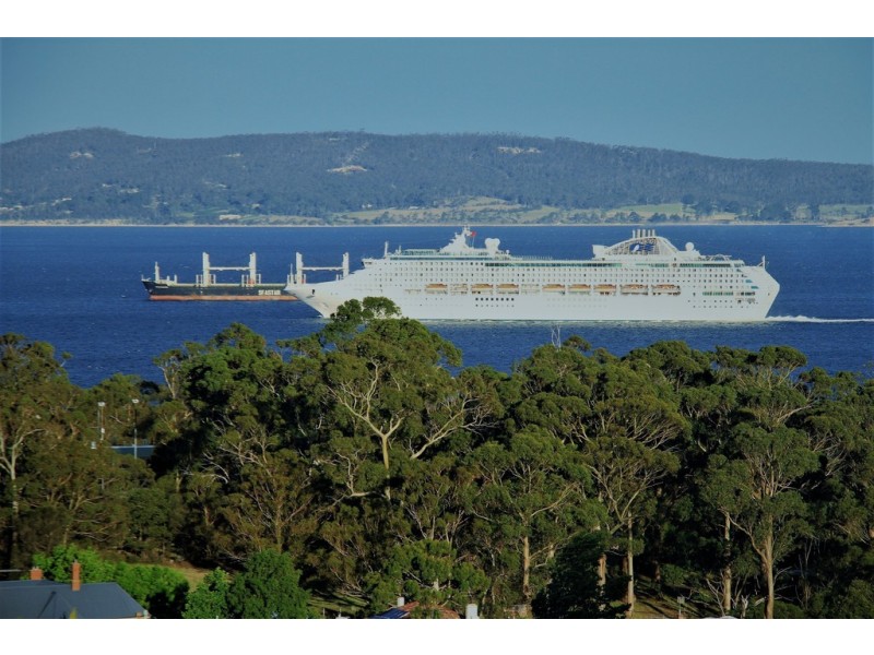 231 Channel Highway, Taroona TAS 7053