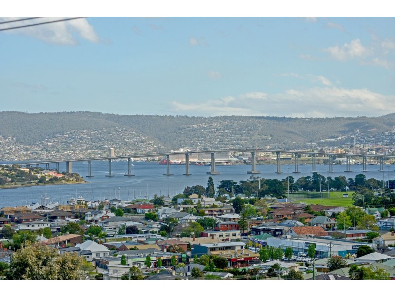 33 Corinna Road, Lindisfarne TAS 7015