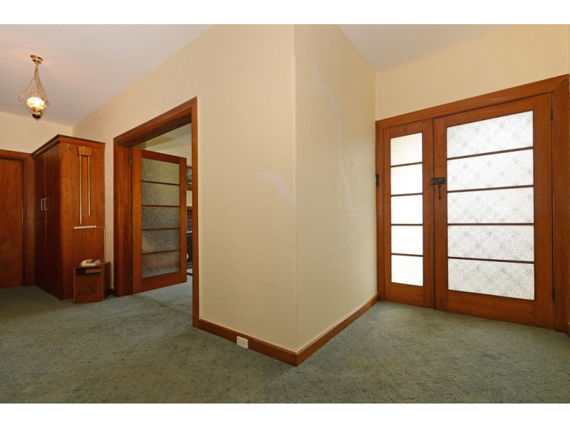 33 Corinna Road, Lindisfarne TAS 7015