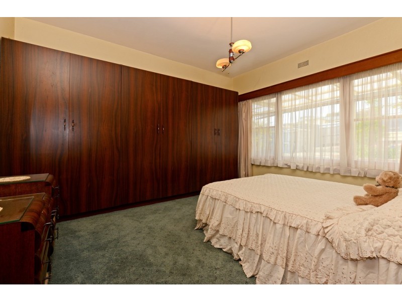 33 Corinna Road, Lindisfarne TAS 7015