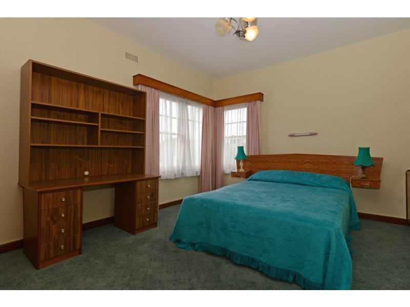 33 Corinna Road, Lindisfarne TAS 7015