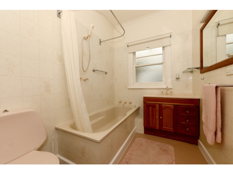 33 Corinna Road, Lindisfarne TAS 7015