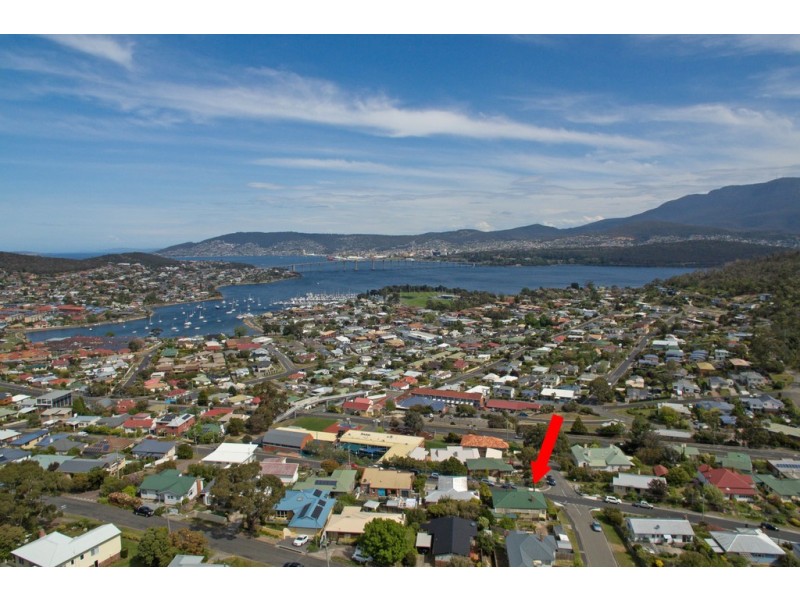 33 Corinna Road, Lindisfarne TAS 7015