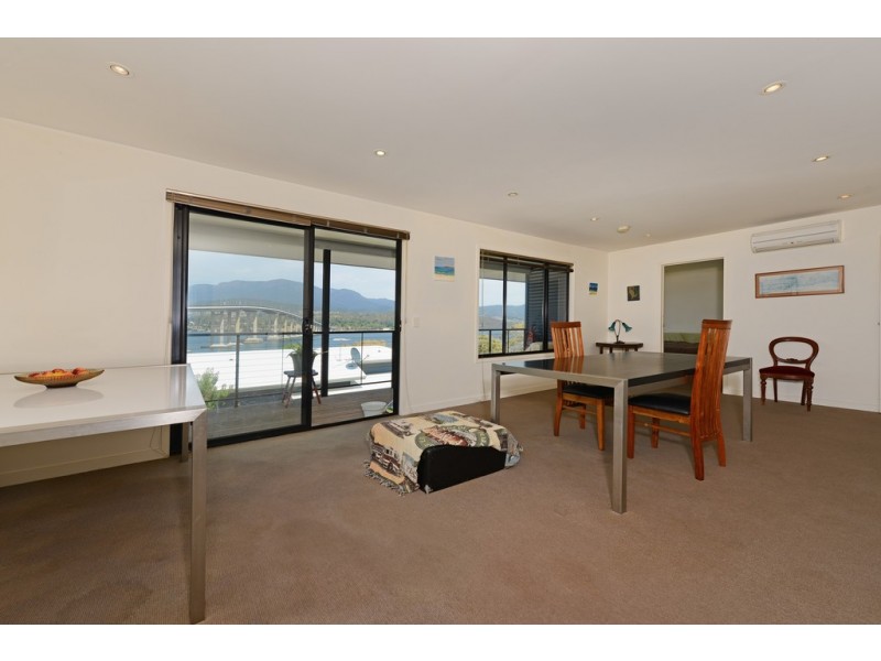 2/10 Marana Avenue, Rose Bay TAS 7015