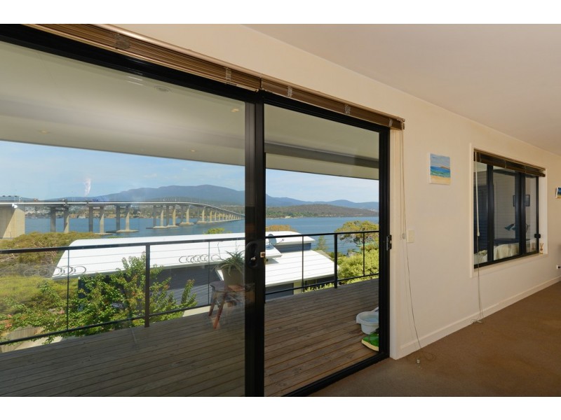 2/10 Marana Avenue, Rose Bay TAS 7015