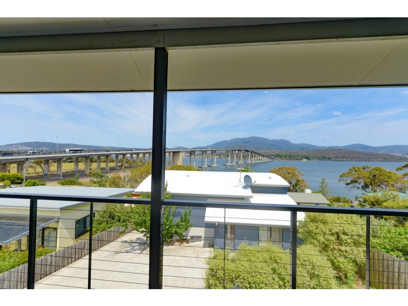 2/10 Marana Avenue, Rose Bay TAS 7015