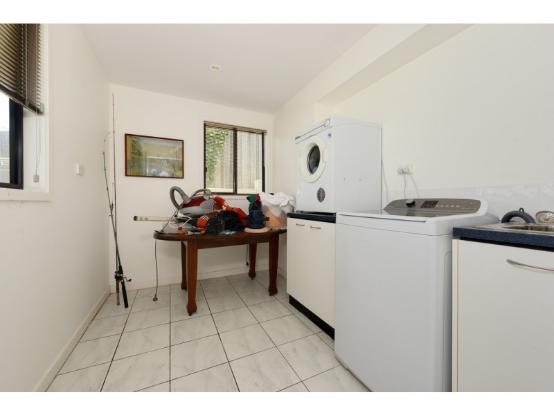 2/10 Marana Avenue, Rose Bay TAS 7015