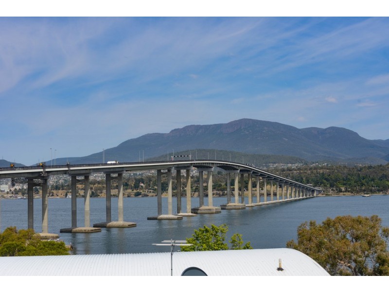 2/10 Marana Avenue, Rose Bay TAS 7015