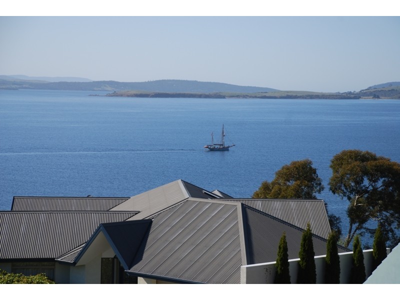 19 Utiekah Drive, Taroona TAS 7053