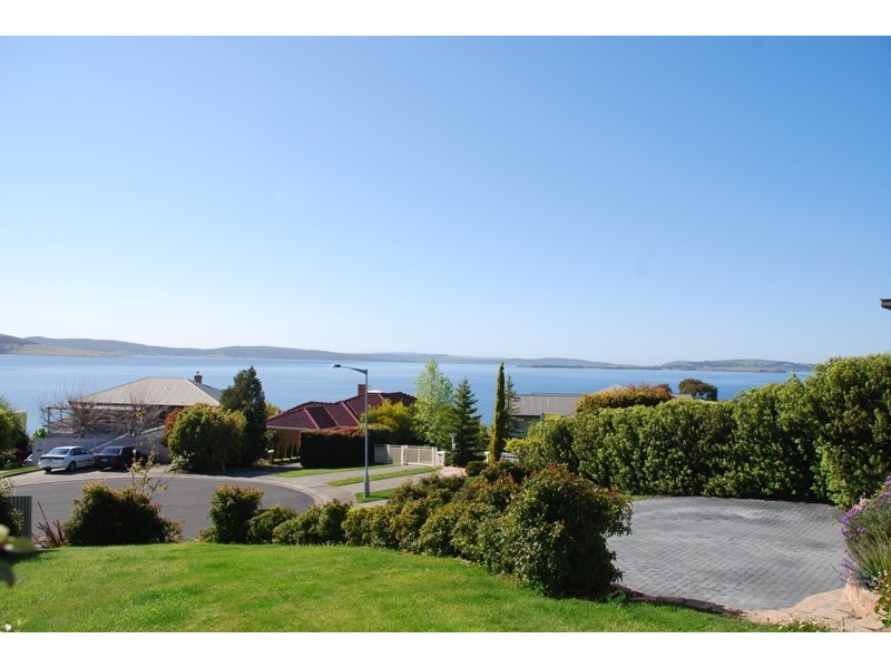 19 Utiekah Drive, Taroona TAS 7053