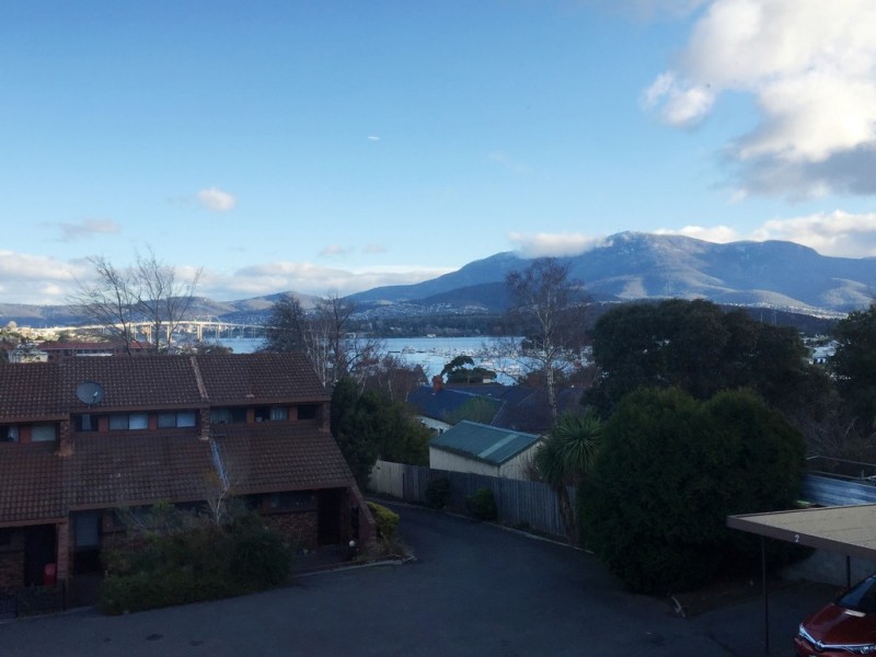 3/14a Lowelly Road, Lindisfarne TAS 7015