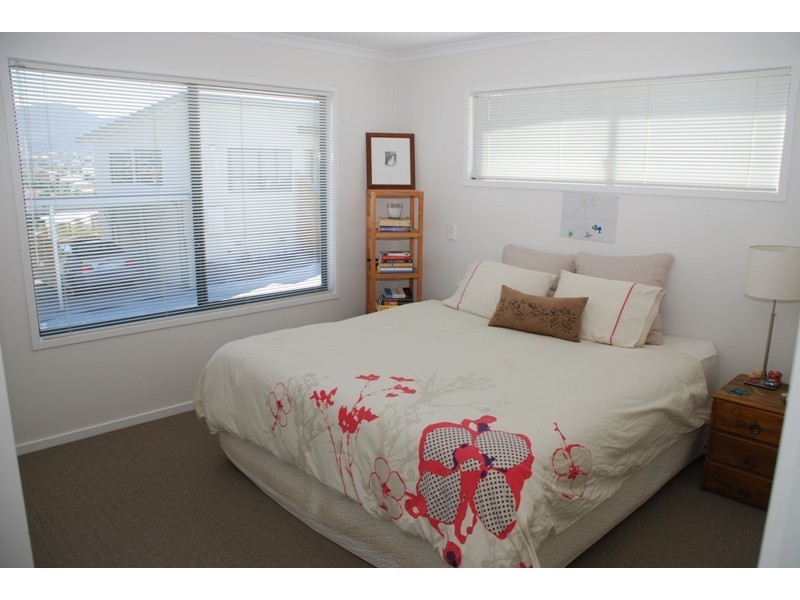 2/8 Chestnut Avenue, Lutana TAS 7009