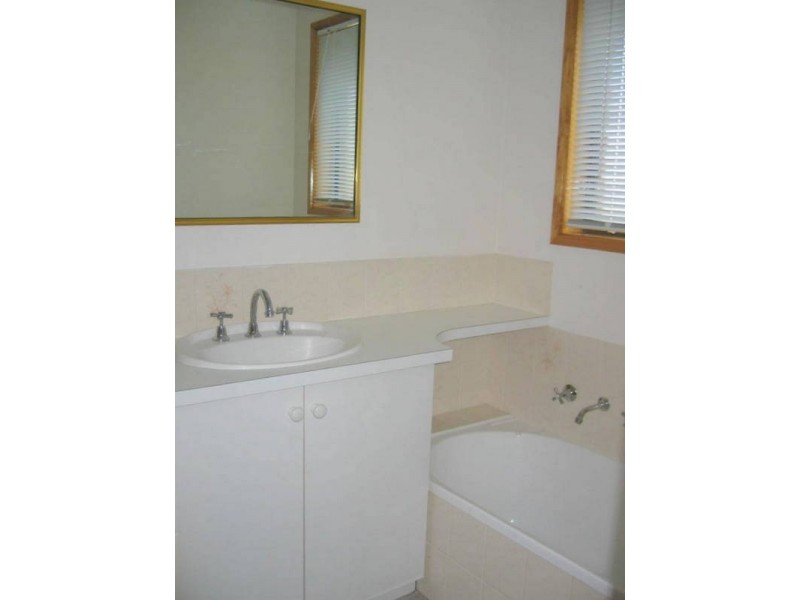 2/15 Godfrey Road, Claremont TAS 7011