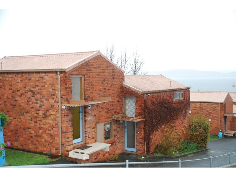 2/674 Sandy Bay Road, Sandy Bay TAS 7005