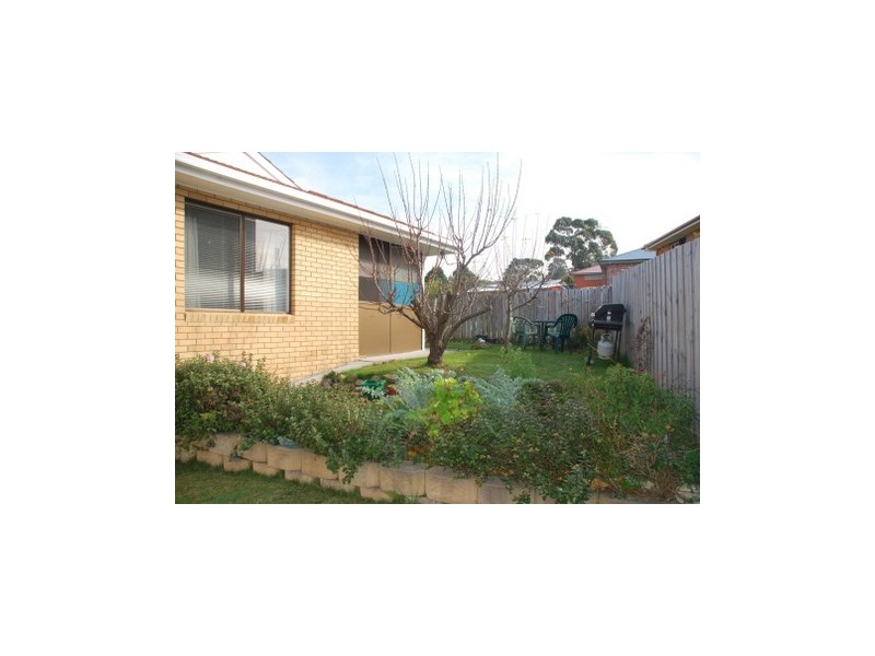 2/10 Firth Road, Lenah Valley TAS 7008