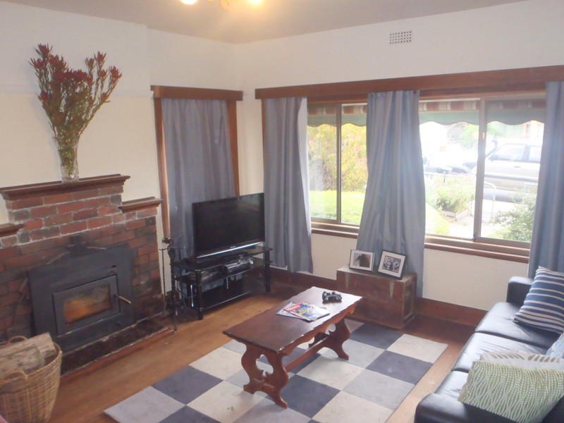 8 Pottery Road, Lenah Valley TAS 7008