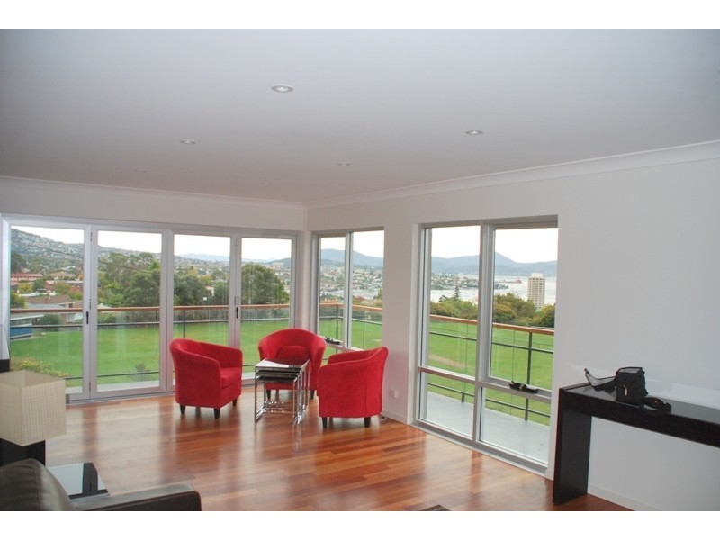 1/245 Churchill Avenue, Sandy Bay TAS 7005