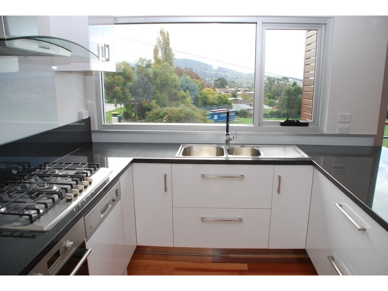 1/245 Churchill Avenue, Sandy Bay TAS 7005