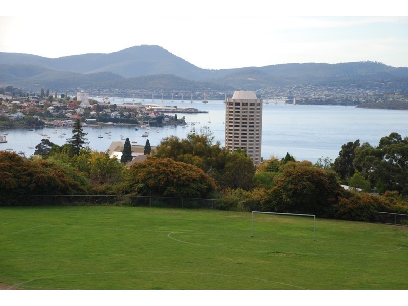 1/245 Churchill Avenue, Sandy Bay TAS 7005