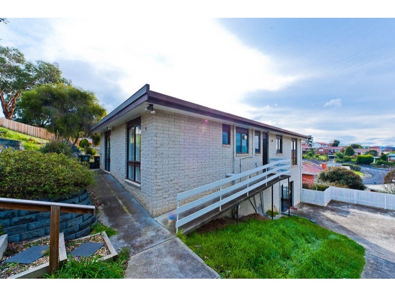 14 Chandos Drive, Berriedale TAS 7011