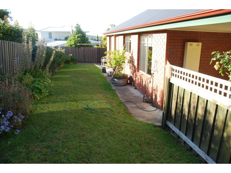 2/83a Clinton Road, Geilston Bay TAS 7015