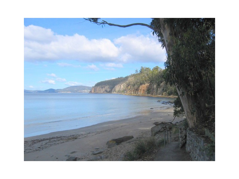 2/17A Hinsby Road, Taroona TAS 7053