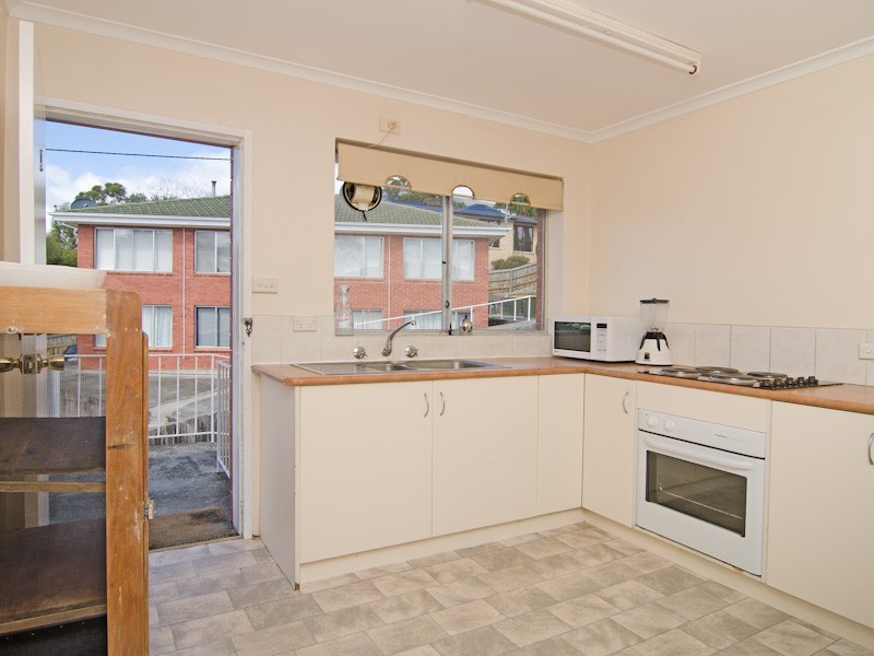 3/8 Wallace Avenue, Lenah Valley TAS 7008