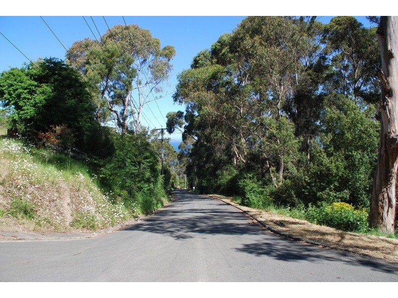 16 Churchill Road, Taroona TAS 7053